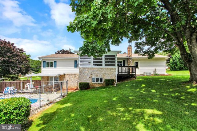5627 BLUE HILL RD, Glenville, PA 17329