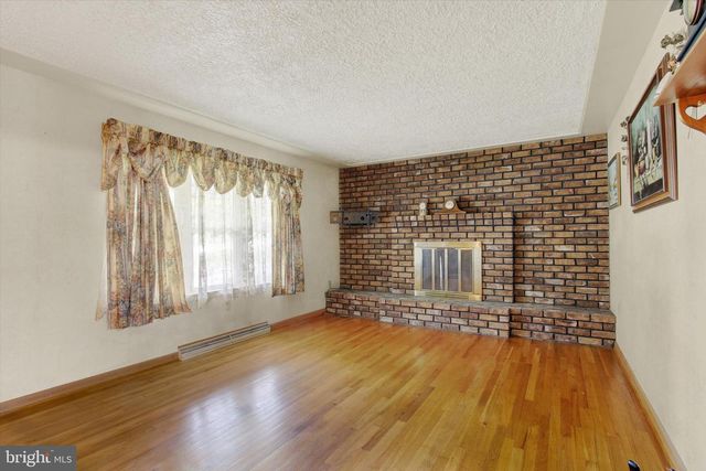 5627 BLUE HILL RD, Glenville, PA 17329