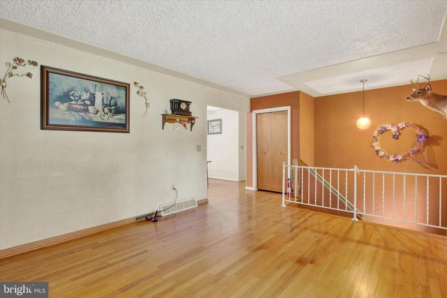 5627 BLUE HILL RD, Glenville, PA 17329