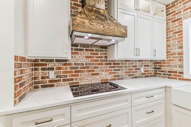 103 Forest Court, Conroe, TX 77356