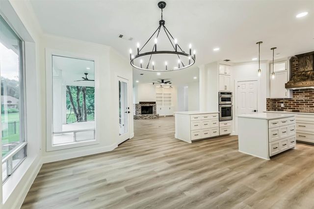 103 Forest Court, Conroe, TX 77356