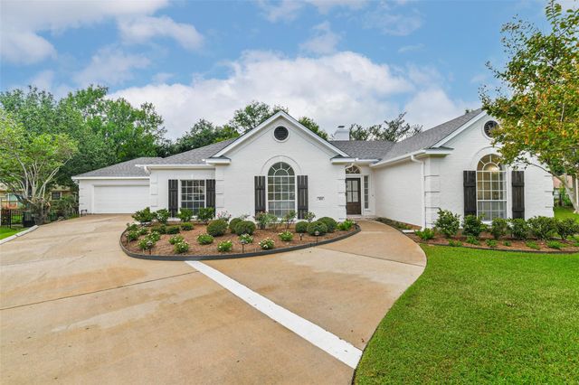 103 Forest Court, Conroe, TX 77356