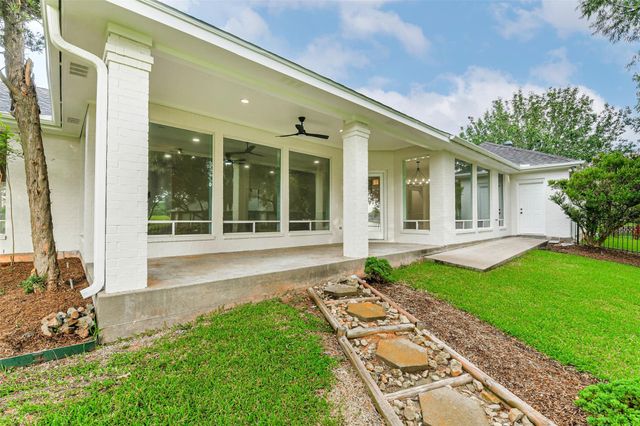 103 Forest Court, Conroe, TX 77356