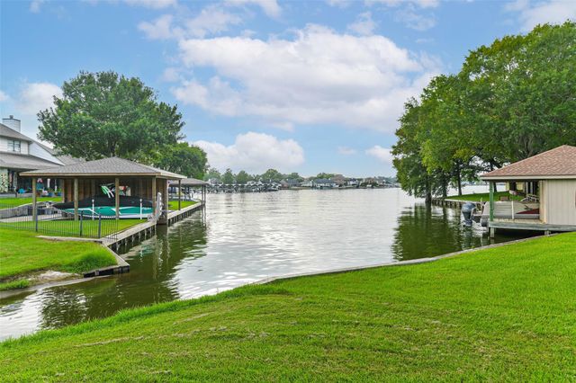 103 Forest Court, Conroe, TX 77356
