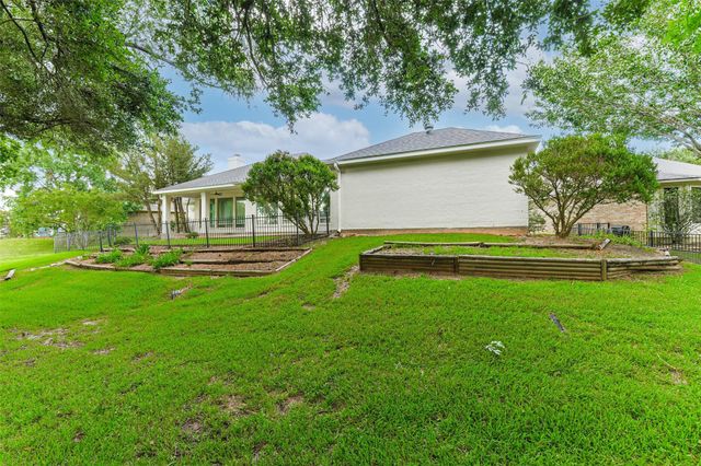 103 Forest Court, Conroe, TX 77356