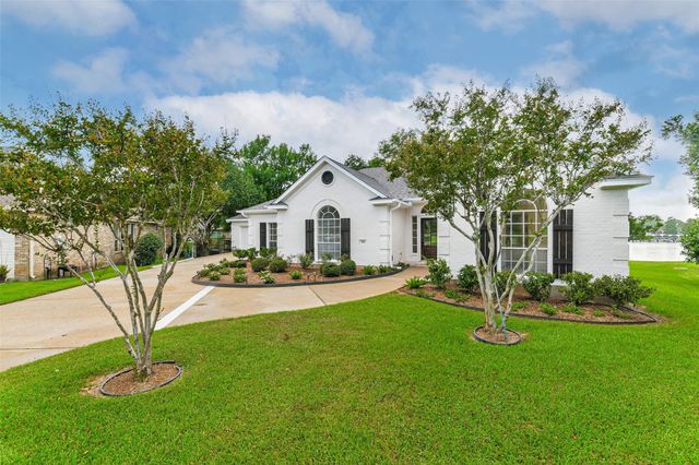 103 Forest Court, Conroe, TX 77356