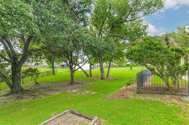 103 Forest Court, Conroe, TX 77356