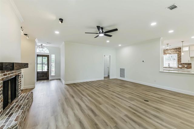103 Forest Court, Conroe, TX 77356