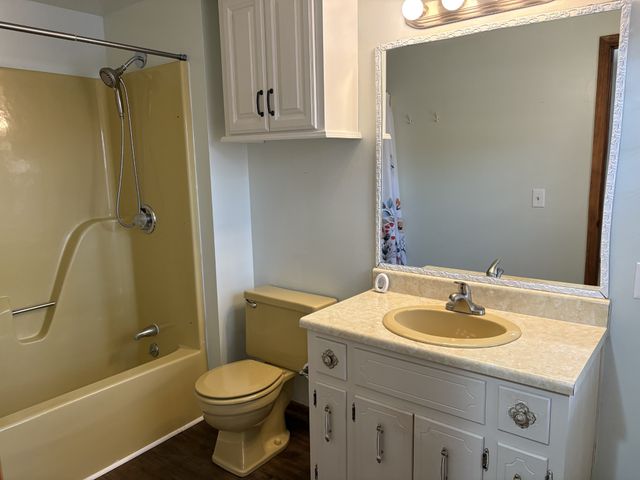 806 Sharon Cir, Lawrenceburg, TN 38464