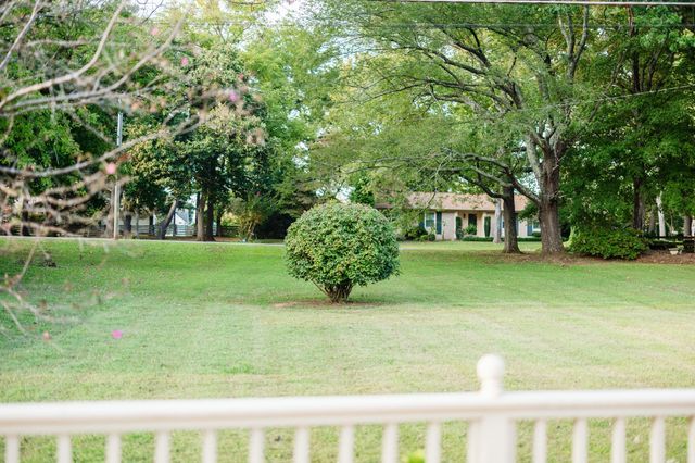 806 Sharon Cir, Lawrenceburg, TN 38464