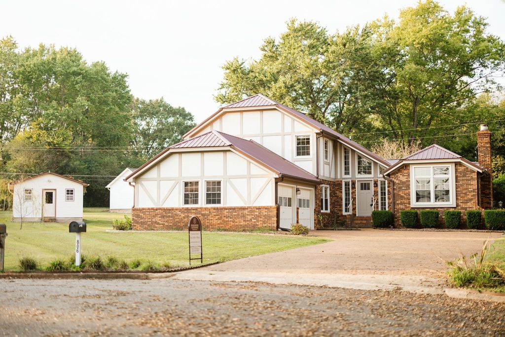 806 Sharon Cir, Lawrenceburg, TN 38464