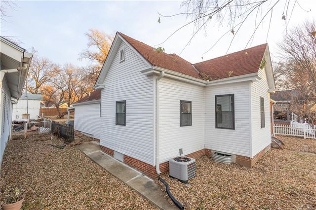 3317 Sacramento Street, St Joseph, MO 64507