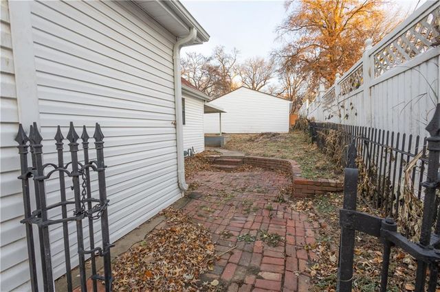 3317 Sacramento Street, St Joseph, MO 64507