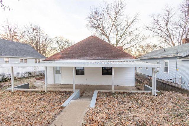 3317 Sacramento Street, St Joseph, MO 64507