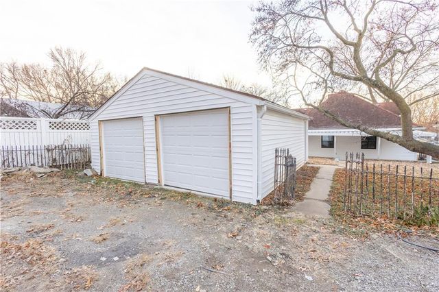 3317 Sacramento Street, St Joseph, MO 64507