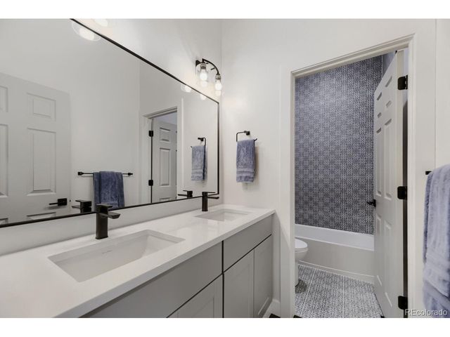 1872 Graphite Ct, Castle Rock, CO 80108