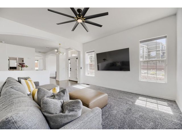 1872 Graphite Ct, Castle Rock, CO 80108