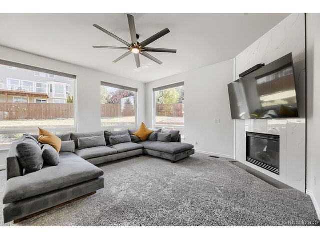 1872 Graphite Ct, Castle Rock, CO 80108
