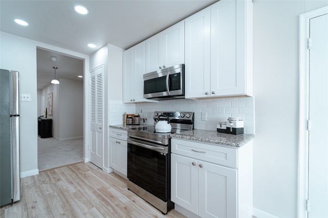 10017 Regal Park Lane 205, Dallas, TX 75230