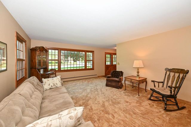 8081 Fielding LANE, Greendale, WI 53129