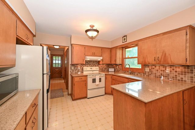 8081 Fielding LANE, Greendale, WI 53129