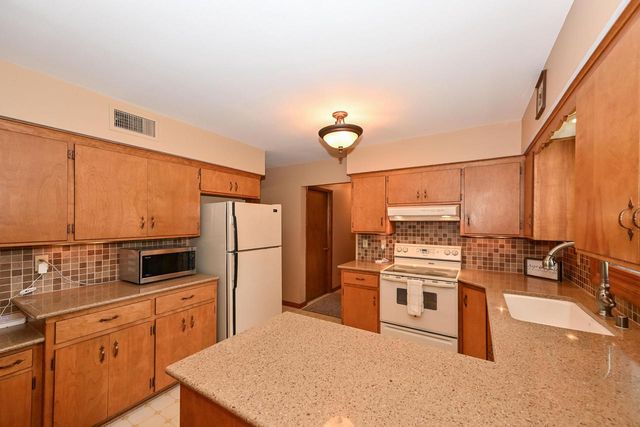 8081 Fielding LANE, Greendale, WI 53129