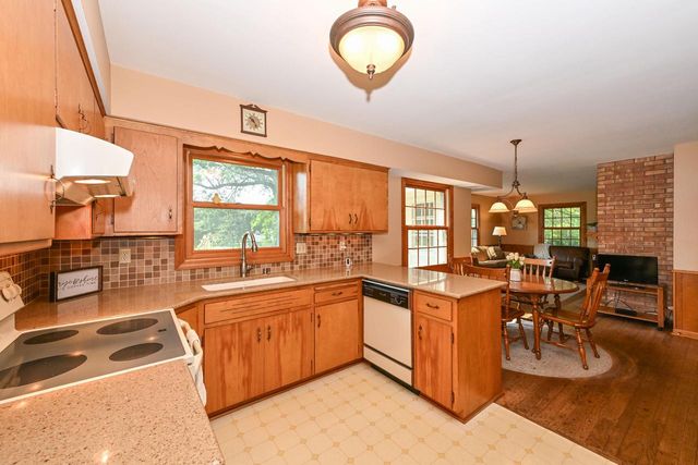 8081 Fielding LANE, Greendale, WI 53129
