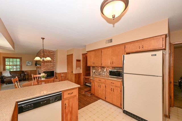 8081 Fielding LANE, Greendale, WI 53129