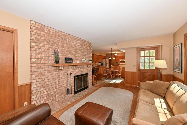 8081 Fielding LANE, Greendale, WI 53129