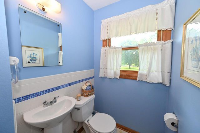 8081 Fielding LANE, Greendale, WI 53129