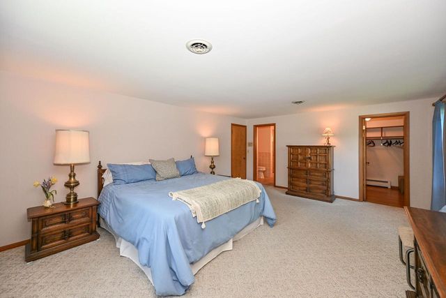 8081 Fielding LANE, Greendale, WI 53129