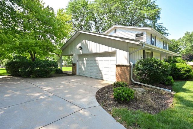 8081 Fielding LANE, Greendale, WI 53129