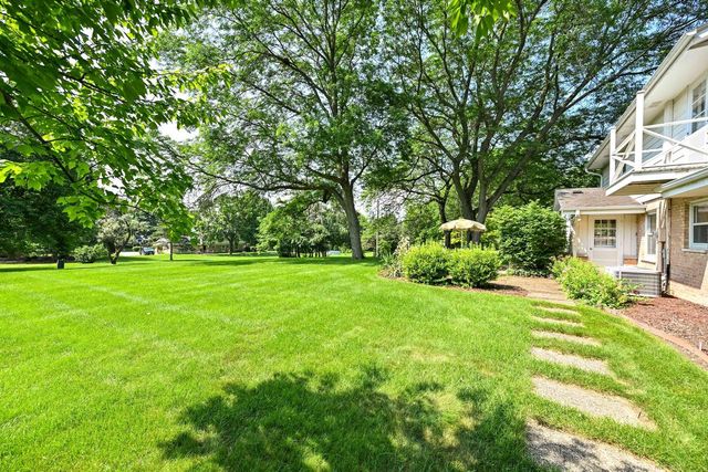 8081 Fielding LANE, Greendale, WI 53129
