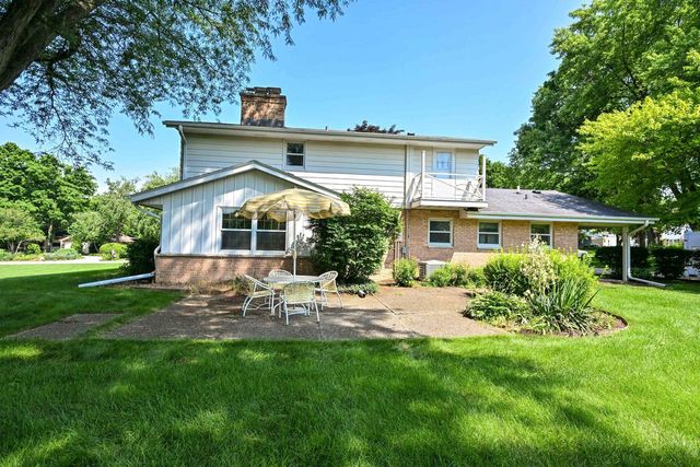 8081 Fielding LANE, Greendale, WI 53129