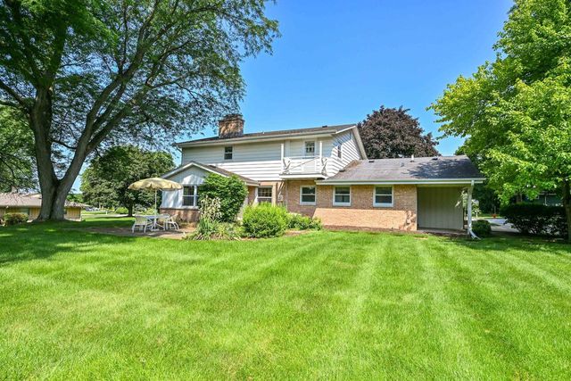 8081 Fielding LANE, Greendale, WI 53129