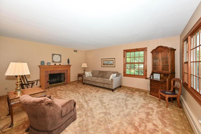 8081 Fielding LANE, Greendale, WI 53129