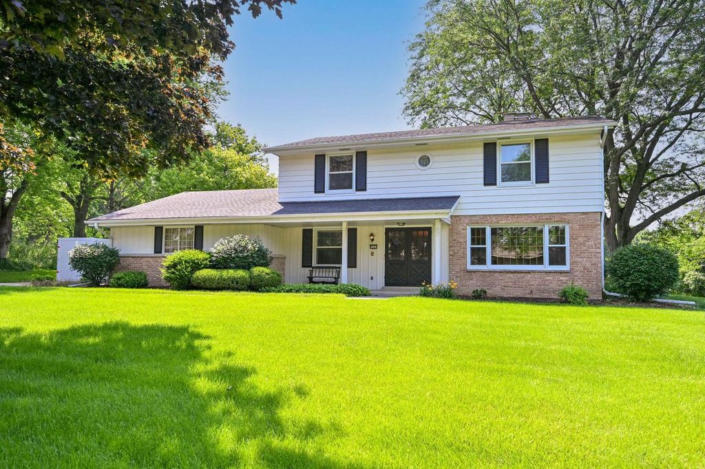 8081 Fielding LANE, Greendale, WI 53129