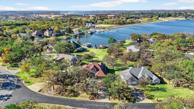 100 Mohawk Cove, Lake Kiowa, TX 76240