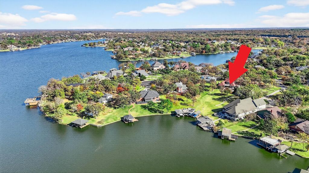 100 Mohawk Cove, Lake Kiowa, TX 76240