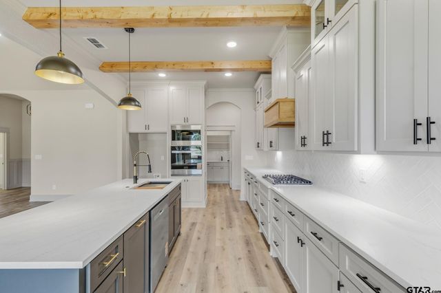 16618 Meadow Crest Dr, Lindale, TX 75771