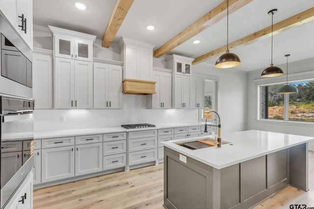 16618 Meadow Crest Dr, Lindale, TX 75771