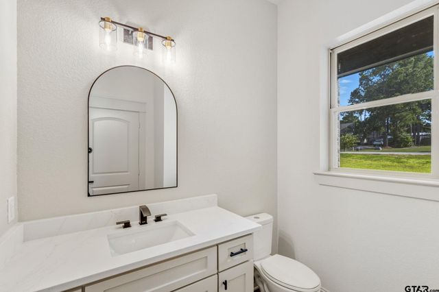 16618 Meadow Crest Dr, Lindale, TX 75771