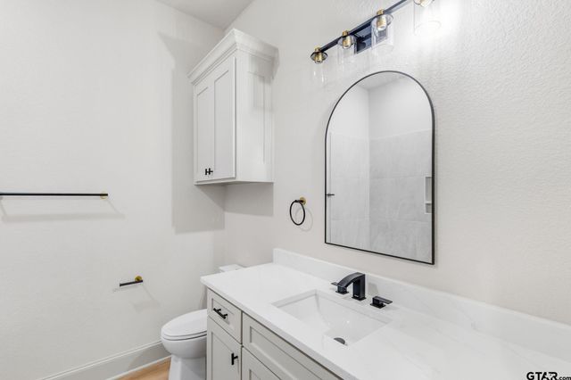 16618 Meadow Crest Dr, Lindale, TX 75771