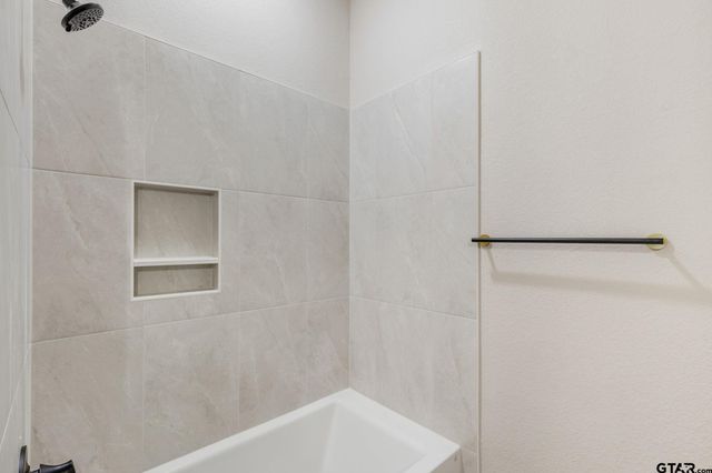 16618 Meadow Crest Dr, Lindale, TX 75771