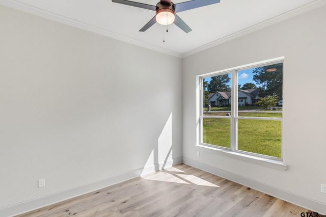 16618 Meadow Crest Dr, Lindale, TX 75771