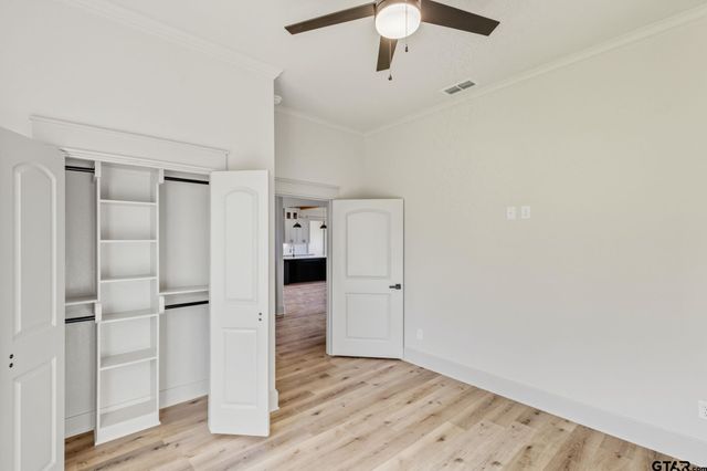 16618 Meadow Crest Dr, Lindale, TX 75771