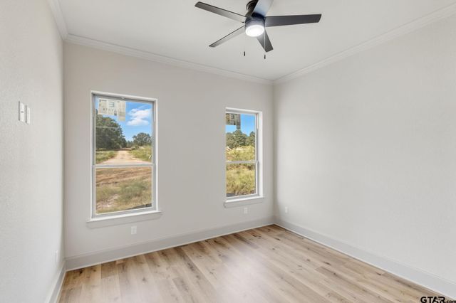 16618 Meadow Crest Dr, Lindale, TX 75771