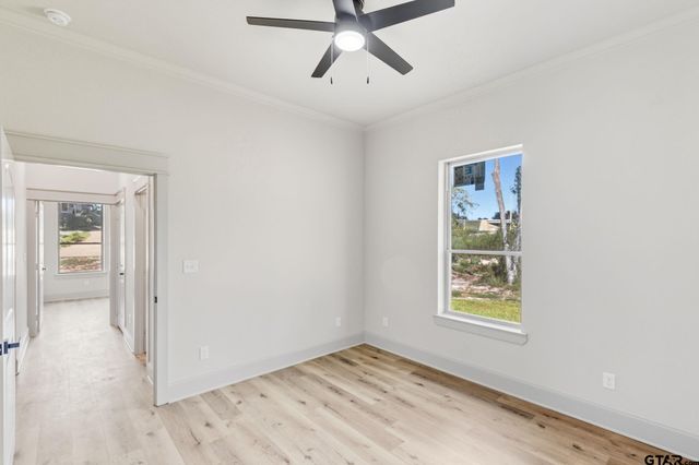 16618 Meadow Crest Dr, Lindale, TX 75771