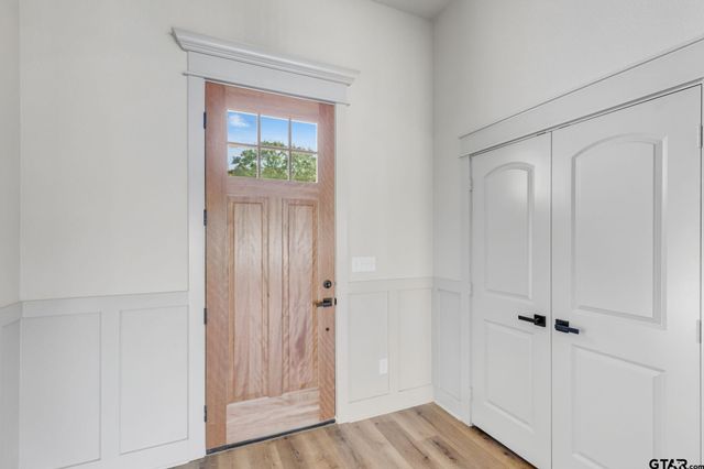 16618 Meadow Crest Dr, Lindale, TX 75771