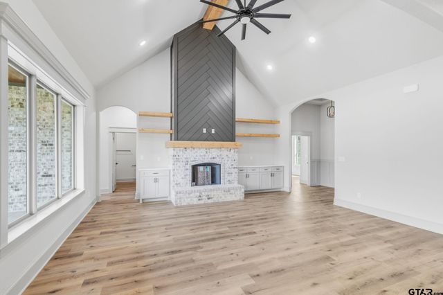 16618 Meadow Crest Dr, Lindale, TX 75771